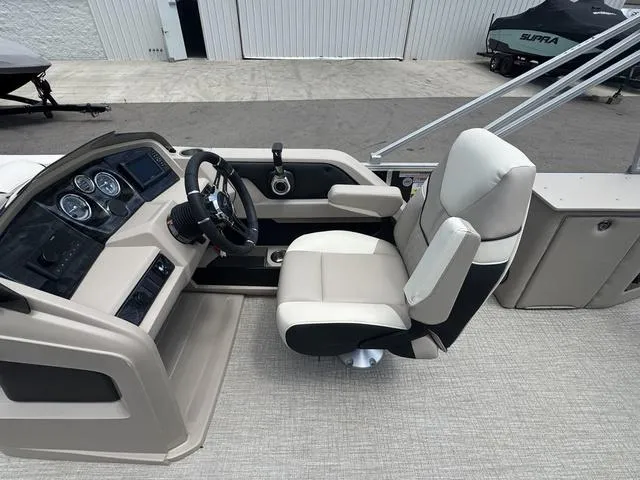 Slide: The Image of Tahoe LTZ 2385 CRB 2025 - 9