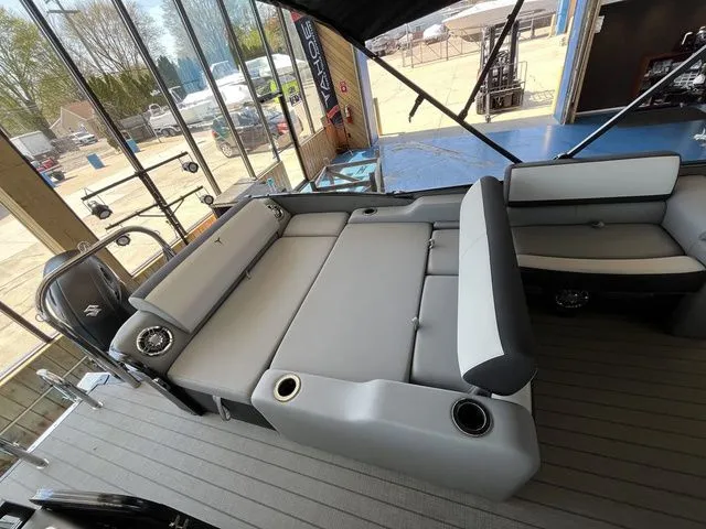 Slide: The Image of Tahoe Cascade 2585 VRL 2025 - 4