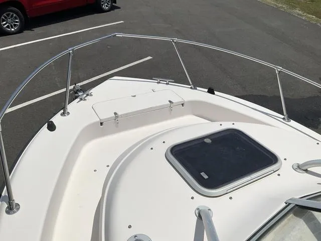 Slide: The Image of Grady-White Seafarer 226 1999 - 7