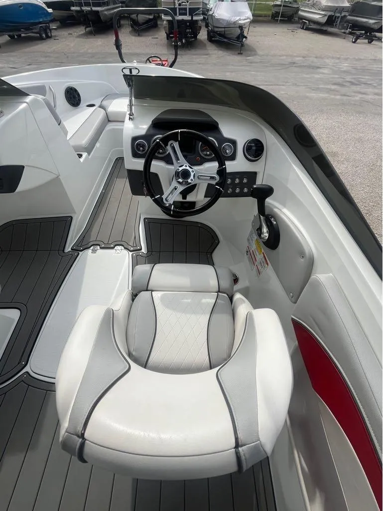 Slide: The Image of Tahoe 700 Limited 2019 - 6