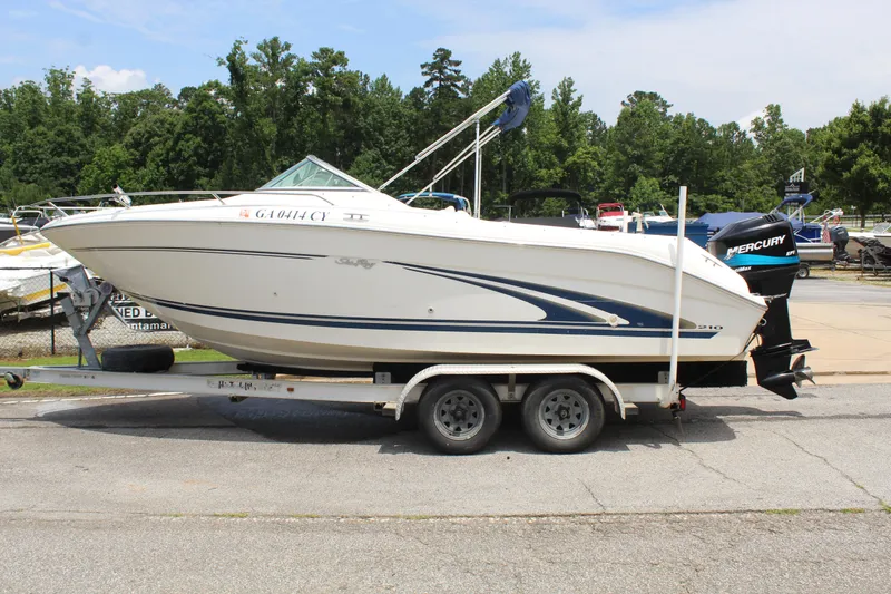 The Image of Sea Ray 210 Dual Console 1999 - 1