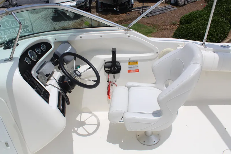 Slide: The Image of Sea Ray 210 Dual Console 1999 - 10