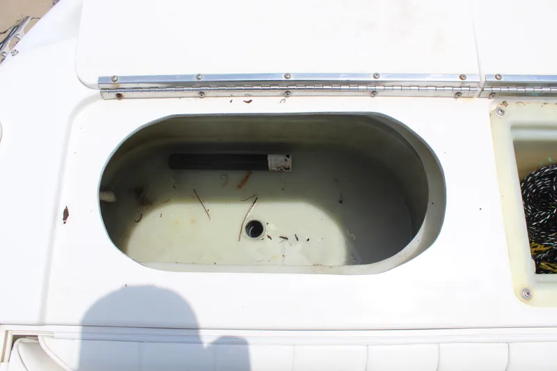 Slide: The Image of Sea Ray 210 Dual Console 1999 - 17