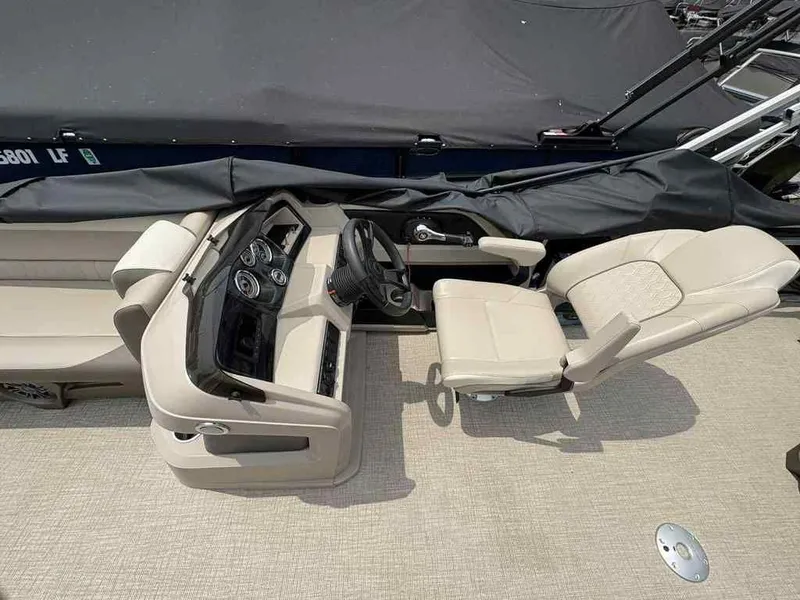 Slide: The Image of Avalon LSZ Cruise Rear Bench 24 FT 2022 - 3