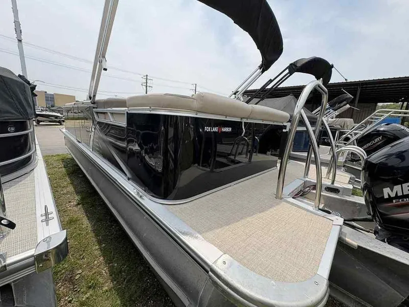 Slide: The Image of Avalon LSZ Cruise Rear Bench 24 FT 2022 - 7