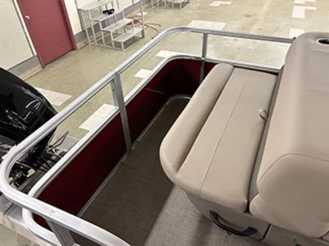 Slide: The Image of Sun Tracker Party Barge 18 DLX 2025 - 10