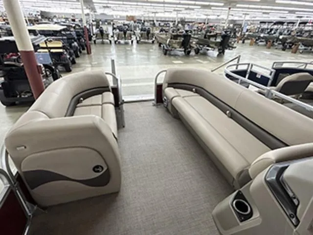 Slide: The Image of Sun Tracker Party Barge 18 DLX 2025 - 11