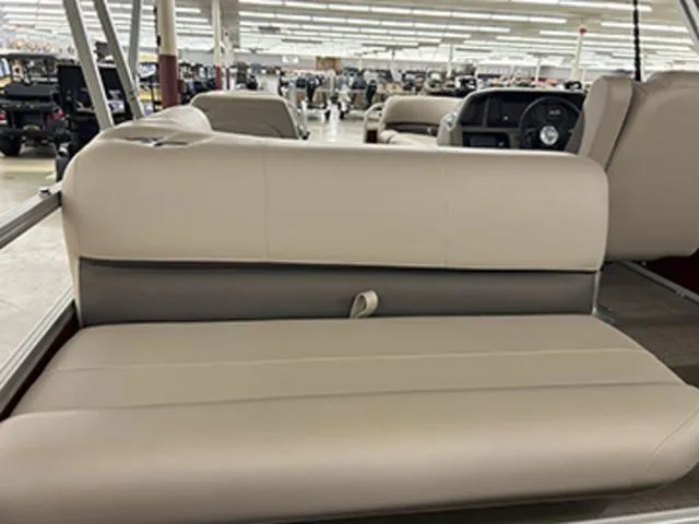 Slide: The Image of Sun Tracker Party Barge 18 DLX 2025 - 13