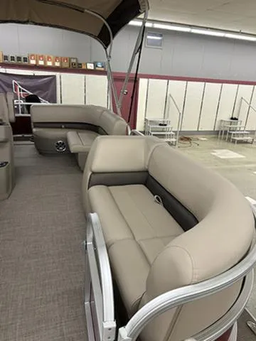 Slide: The Image of Sun Tracker Party Barge 18 DLX 2025 - 3