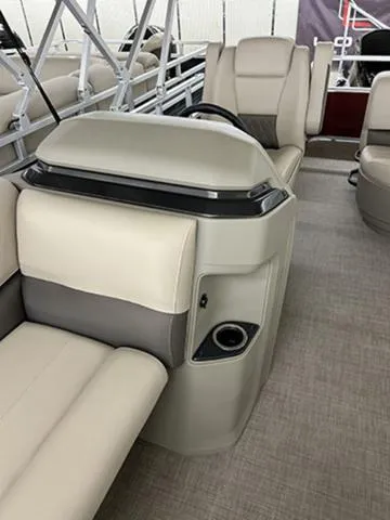 Slide: The Image of Sun Tracker Party Barge 18 DLX 2025 - 5