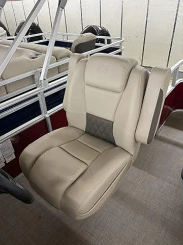 Slide: The Image of Sun Tracker Party Barge 18 DLX 2025 - 7