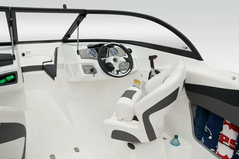 Slide: The Image of Tahoe 200 S 2025 - 40