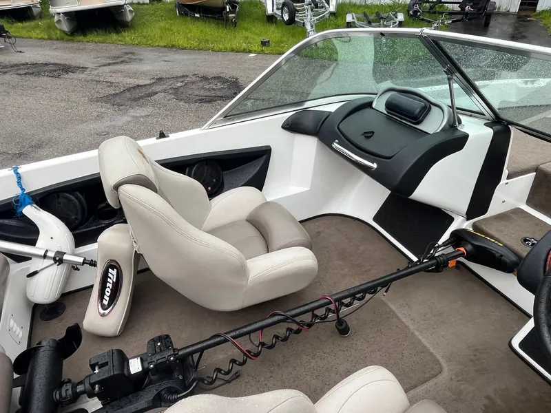 Slide: The Image of Interior of a 2007 Triton SF-211 boat with seating and control panel. - 7