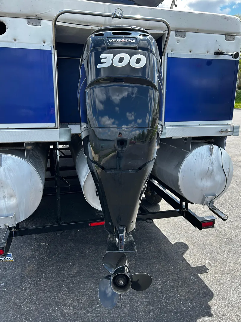 Slide: The Image of Outboard motor on 2005 Evolution 26 boat, featuring a powerful 300 Verado engine. - 12