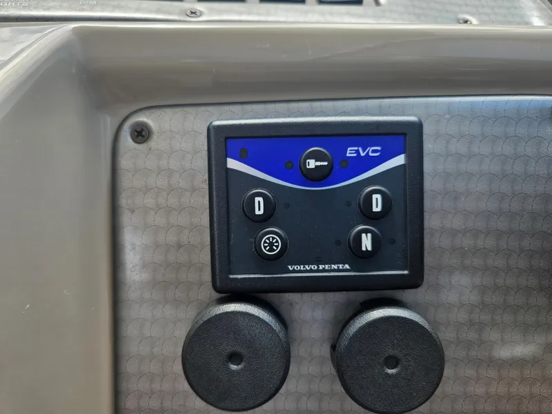 Slide: The Image of Control panel of a 2005 Four Winns 378 Vista boat with Volvo Penta EVC system. - 22
