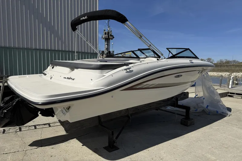 Slide: The Image of Sea Ray 190 Sport 2016 - 7