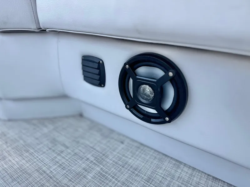 Slide: The Image of Speaker and vent on 2021 SunCatcher Select 18C boat interior. - 12