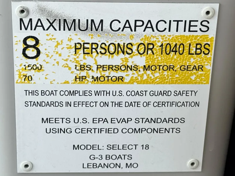 Slide: The Image of Capacity label for SunCatcher Select 18C, 2021 model, max 8 persons or 1040 lbs. - 25