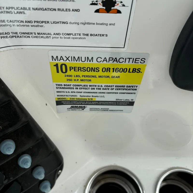 Slide: The Image of Maximum capacity label on 2020 Splendor Odyssey 220 boat, 10 persons or 1600 lbs. - 11