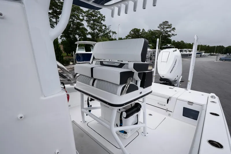 Slide: The Image of 2026 Blackfin 262 HB boat interior with seating and outboard motor. - 18