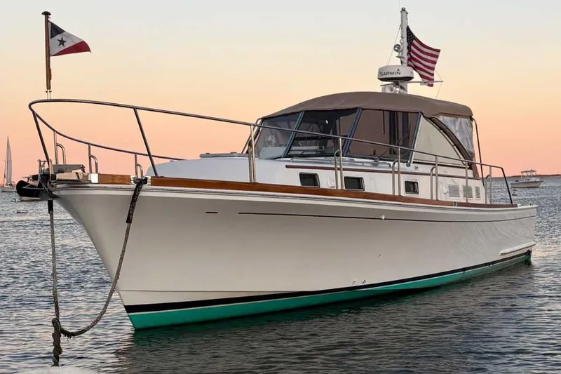 Slide: The Image of Grand Banks 38 Eastbay EX 1998 - 0