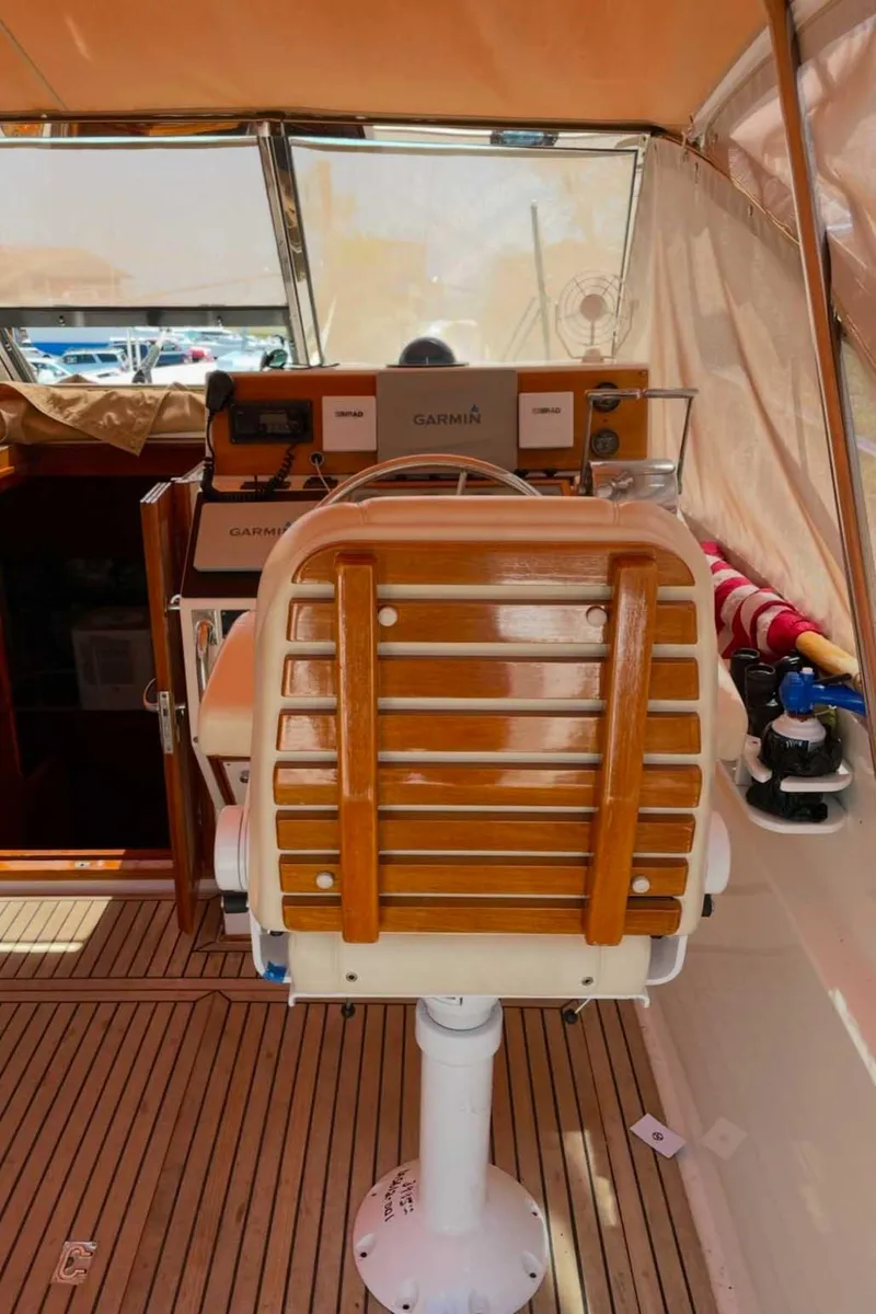 Slide: The Image of Grand Banks 38 Eastbay EX 1998 - 11