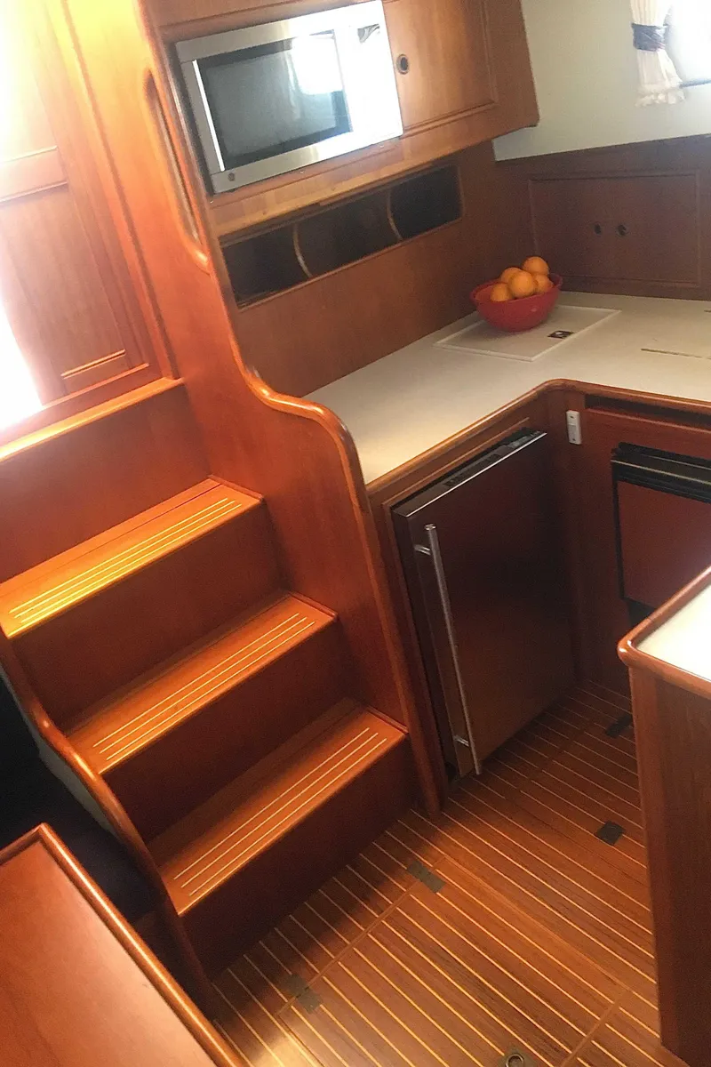 Slide: The Image of Grand Banks 38 Eastbay EX 1998 - 14
