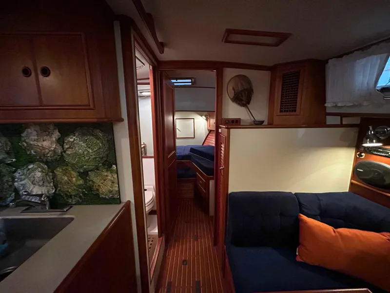 Slide: The Image of Grand Banks 38 Eastbay EX 1998 - 15