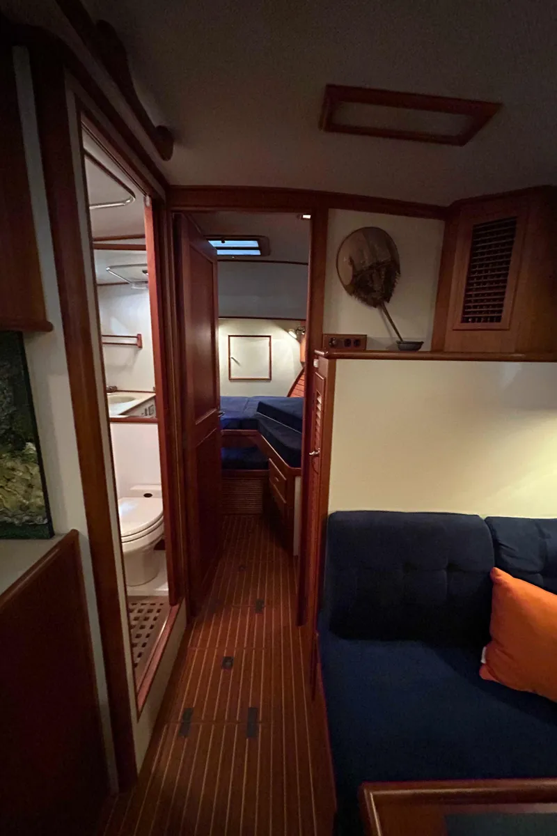 Slide: The Image of Grand Banks 38 Eastbay EX 1998 - 16