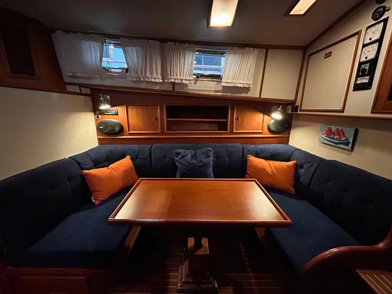 Slide: The Image of Grand Banks 38 Eastbay EX 1998 - 19