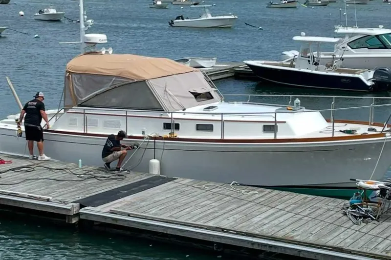 Slide: The Image of Grand Banks 38 Eastbay EX 1998 - 4