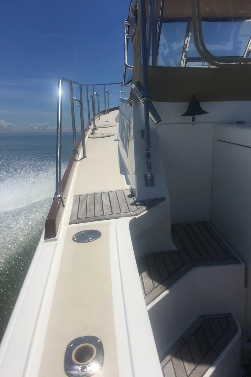 Slide: The Image of Grand Banks 38 Eastbay EX 1998 - 6