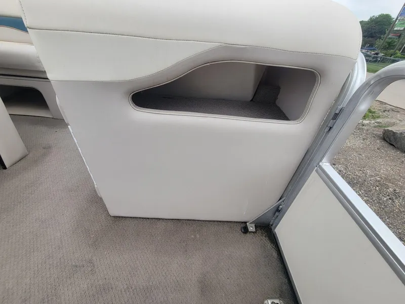 Slide: The Image of Fisher Freedom 200 DLX 2002 - 17