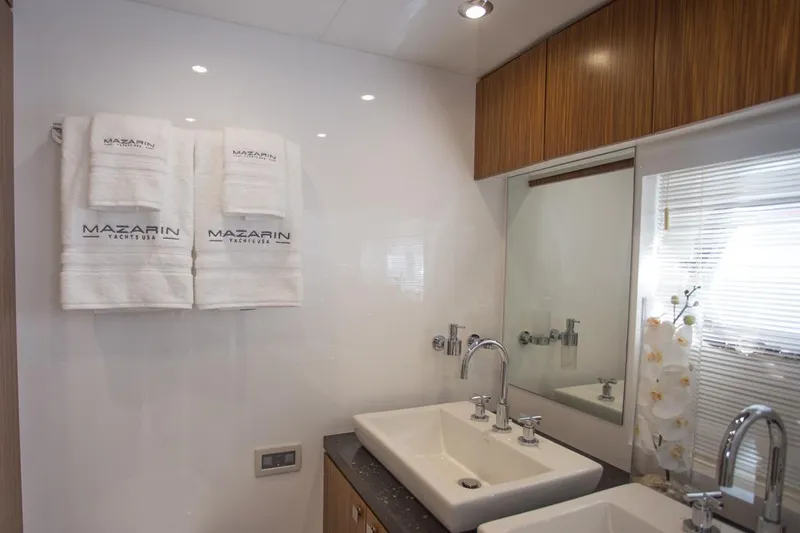 Slide: The Image of Mazarin 72 Sport Fly 2015 - 12