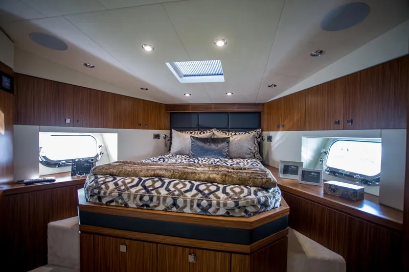 Slide: The Image of Mazarin 72 Sport Fly 2015 - 13