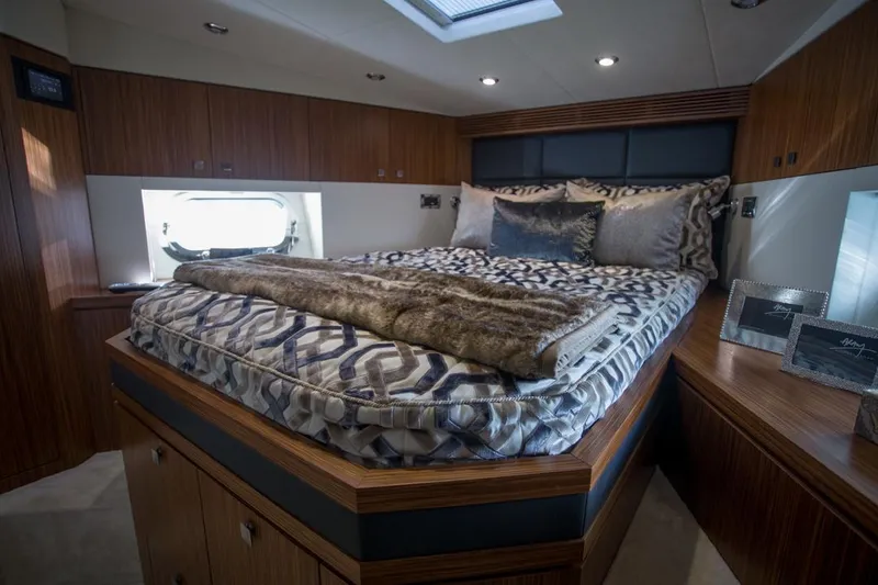 Slide: The Image of Mazarin 72 Sport Fly 2015 - 15