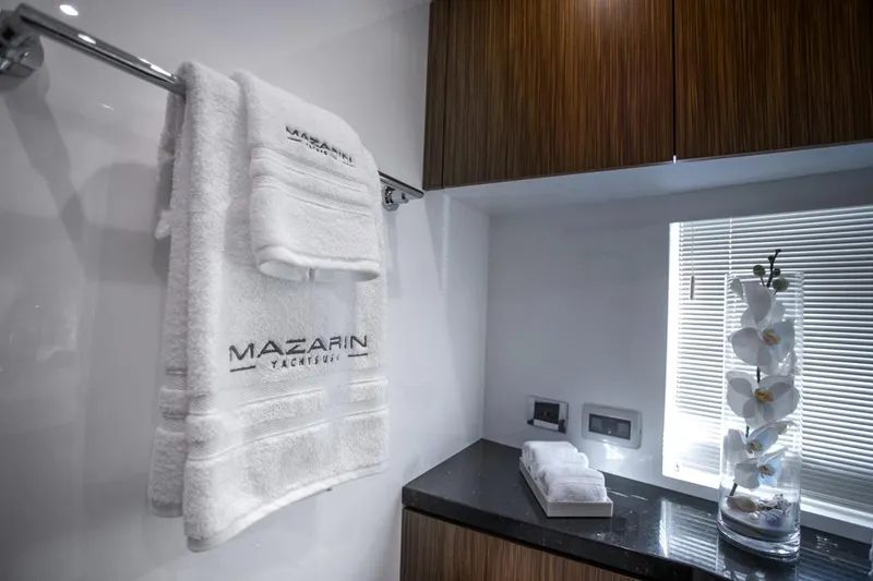 Slide: The Image of Mazarin 72 Sport Fly 2015 - 22