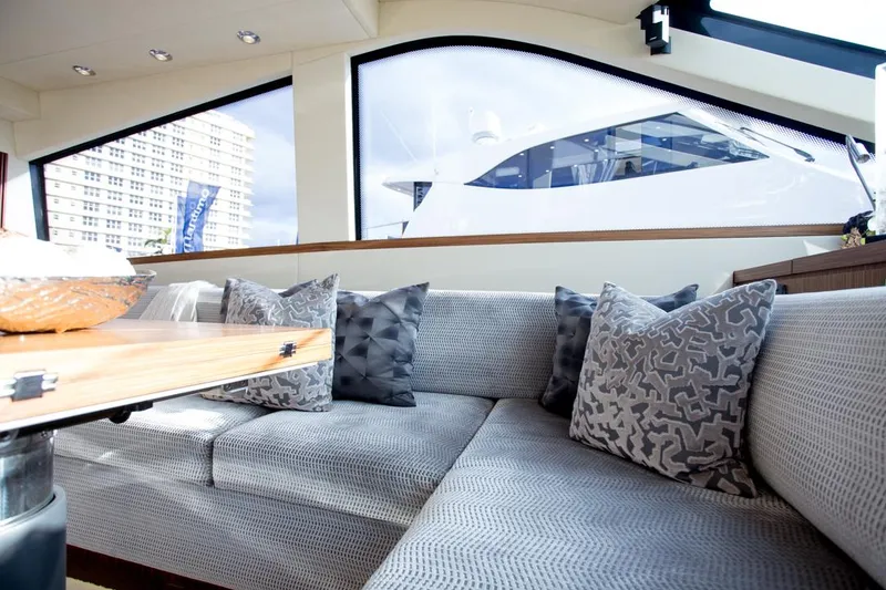 Slide: The Image of Mazarin 72 Sport Fly 2015 - 25