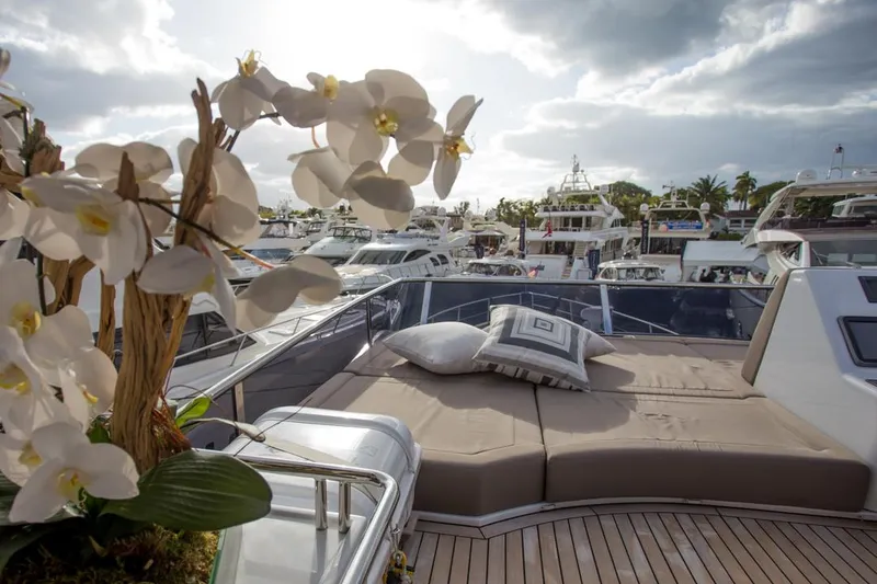 Slide: The Image of Mazarin 72 Sport Fly 2015 - 26