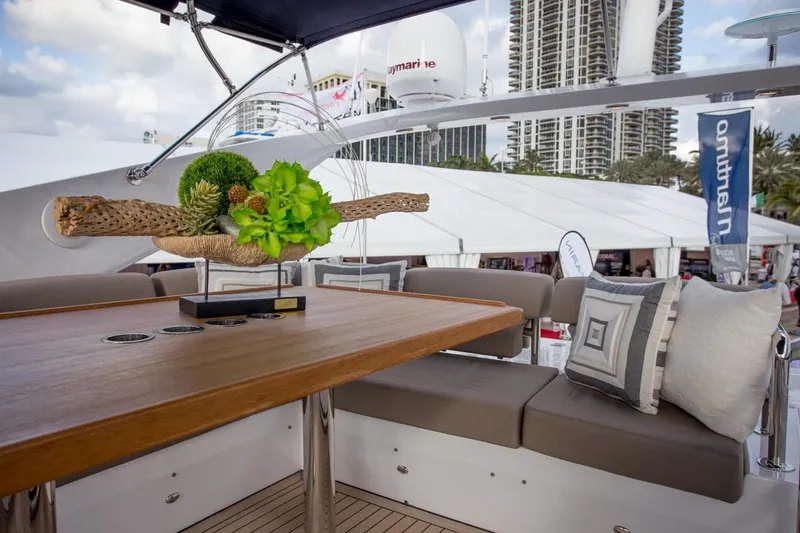 Slide: The Image of Mazarin 72 Sport Fly 2015 - 29