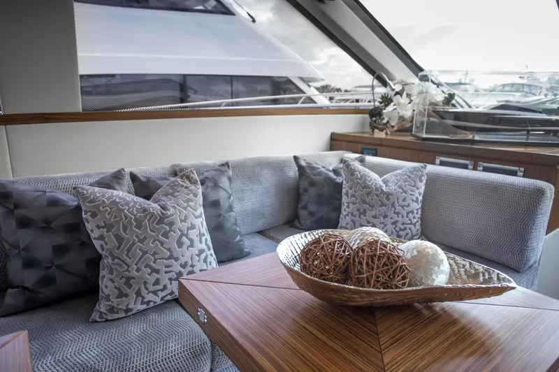 Slide: The Image of Mazarin 72 Sport Fly 2015 - 32