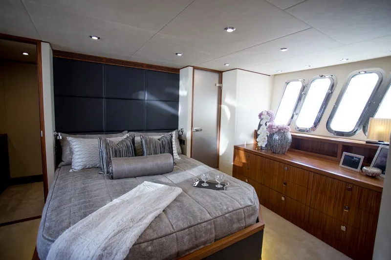 Slide: The Image of Mazarin 72 Sport Fly 2015 - 6