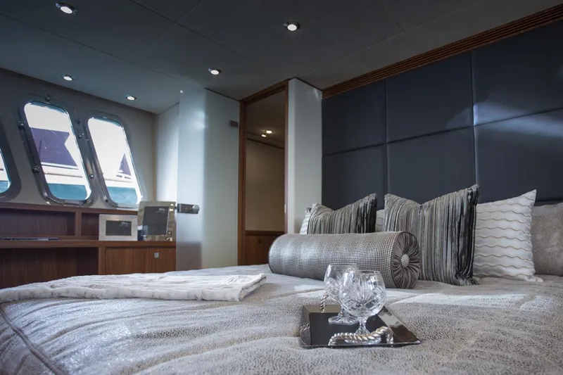 Slide: The Image of Mazarin 72 Sport Fly 2015 - 9