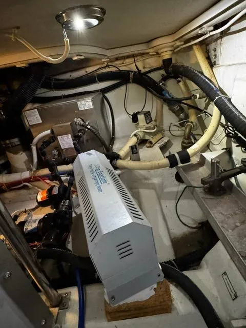 Slide: The Image of Carver 360 Sport Sedan 2004 - 54