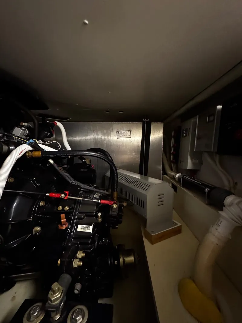 Slide: The Image of Carver 360 Sport Sedan 2004 - 55