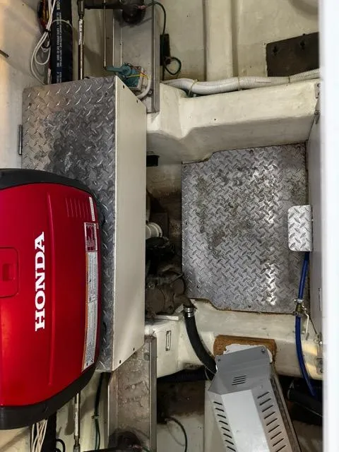 Slide: The Image of Carver 360 Sport Sedan 2004 - 59