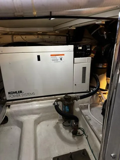 Slide: The Image of Carver Yachts 360 Sport Sedan 2004 - 60