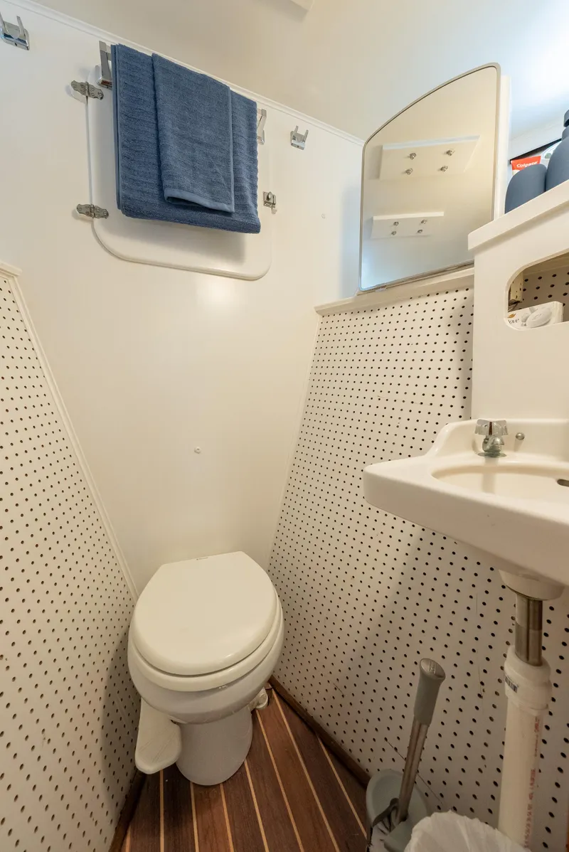 Slide: The Image of Crew Head - 23