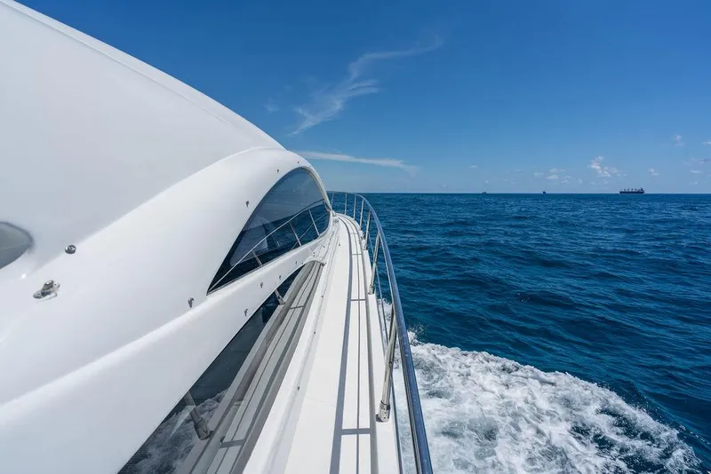 Slide: The Image of 2005 Pershing 50 - 32