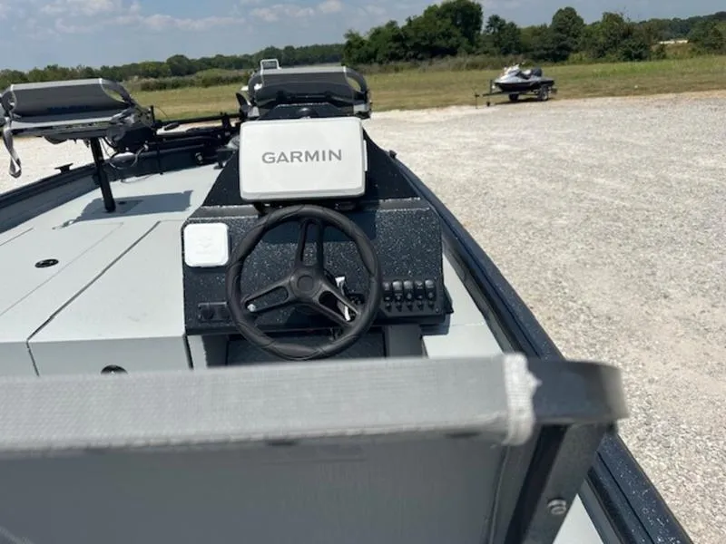 Slide: The Image of 2025 SeaArk Flex 19 capacity label: 4 persons or 600 lbs, 150 horsepower. - 10